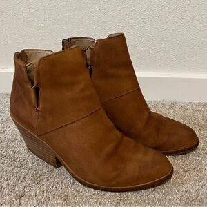 EILEEN FISHER Tan zip ankle booties size 7.5